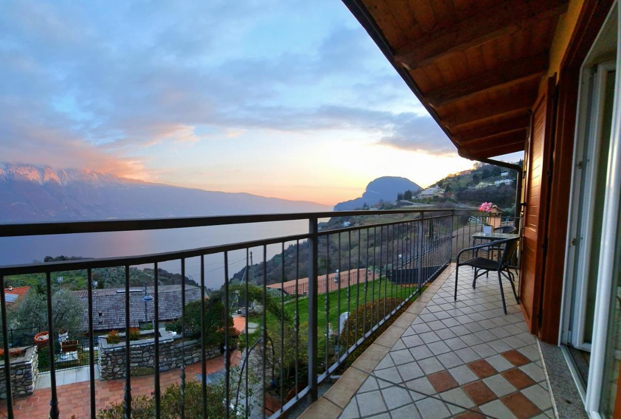 Casa Elka Residence Lake View And Pool By Garda Domus Mea Pieve  Dış mekan fotoğraf
